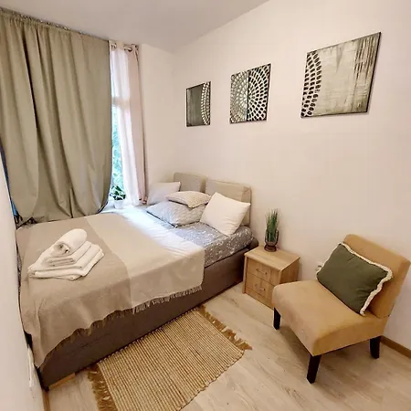 Green Apartment With Self-Check-In Appartamento Bratislava
